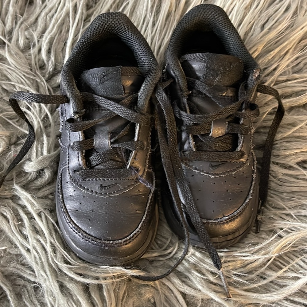 Kids 8C Black Nike Air Fore 1 Low Sneakers Pics 4 Small Damage